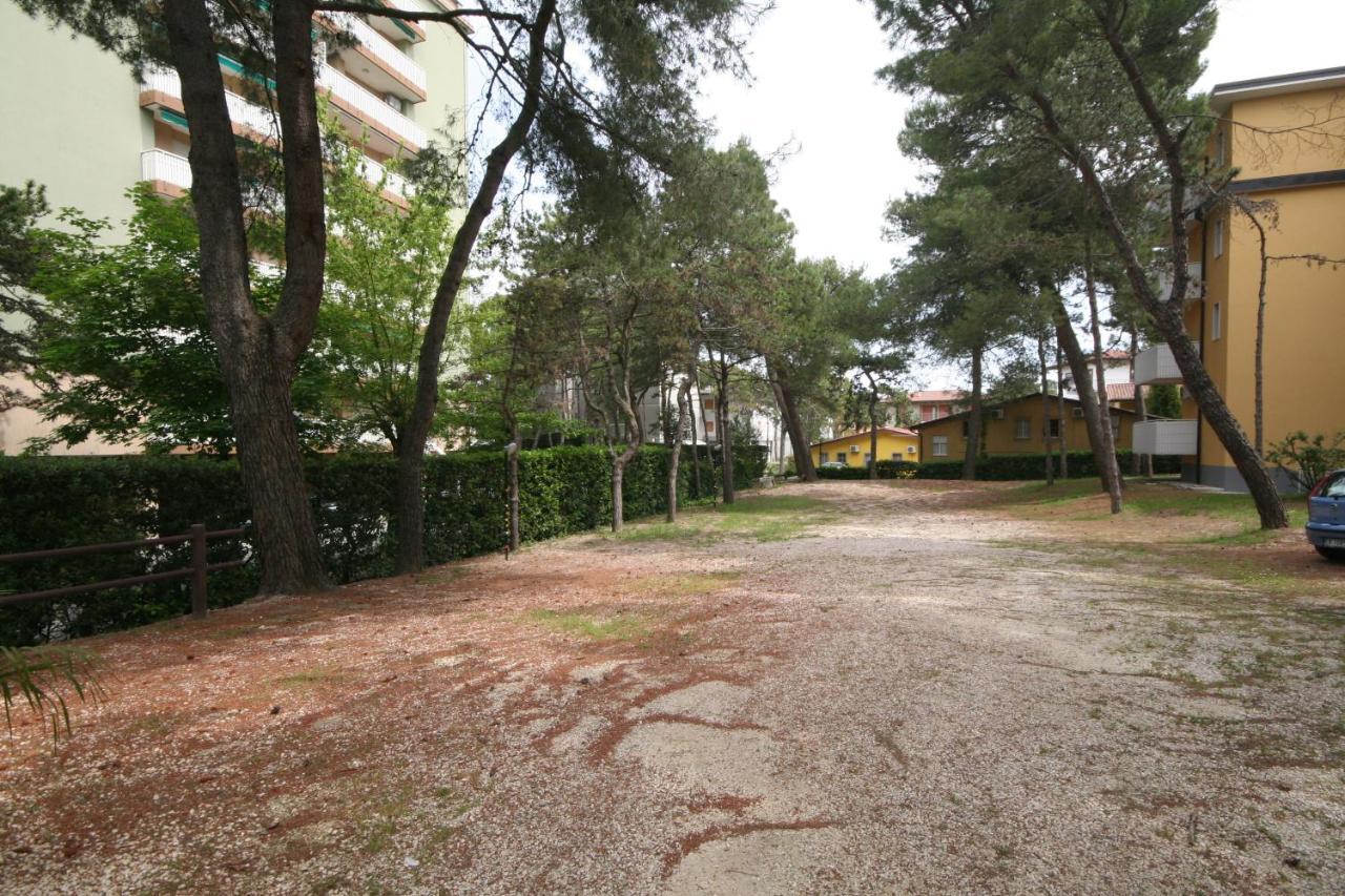 Ba- Tintoretto Apartments - Lignano Sabbiadoro Bagian luar foto