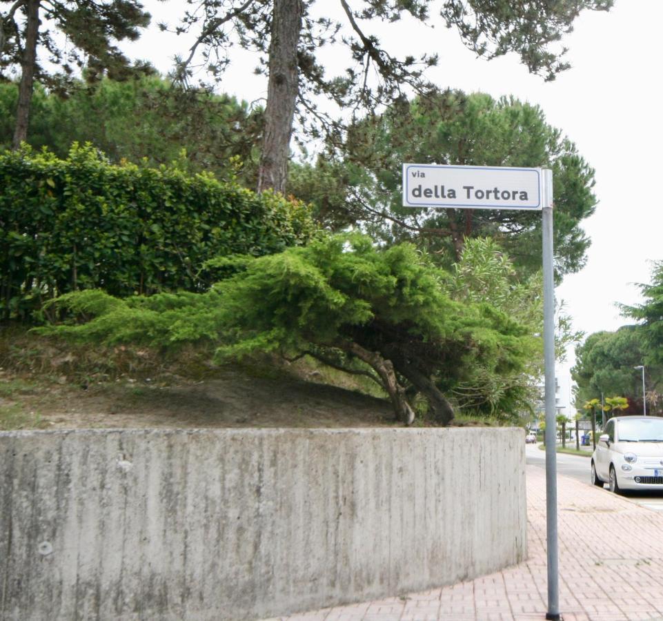 Ba- Tintoretto Apartments - Lignano Sabbiadoro Bagian luar foto
