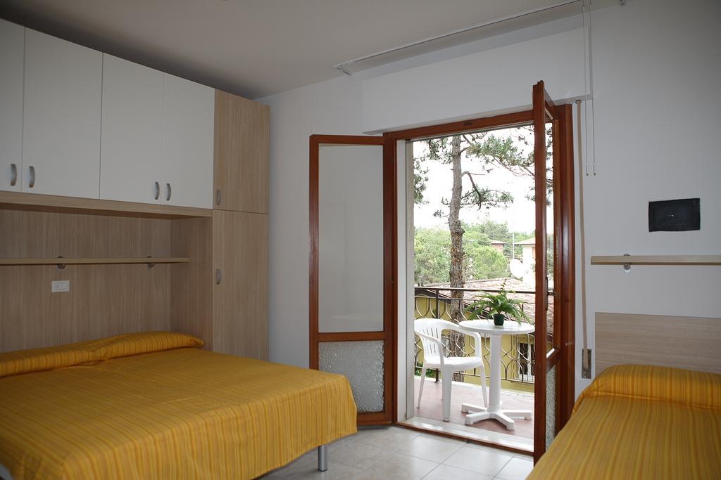 Ba- Tintoretto Apartments - Lignano Sabbiadoro Ruang foto
